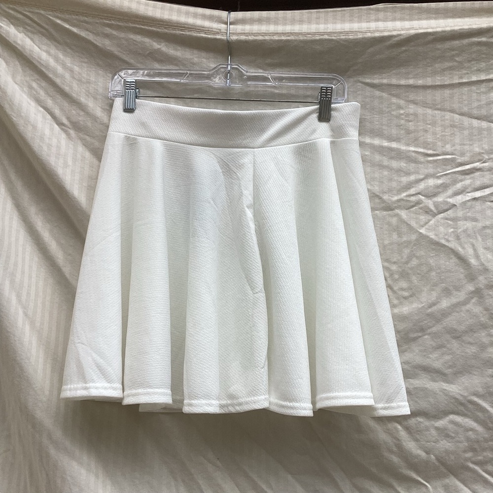 Urban Coco NWT Chic White Skater Skirt, size large